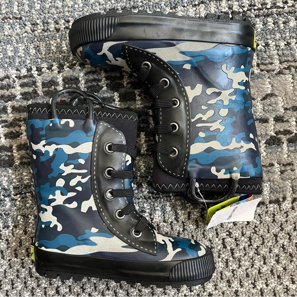 ❄️ NWT Kids Western Chief Blue Camo Reflective Sneaker Boot, Size US 9/10 - Picture 4 of 9